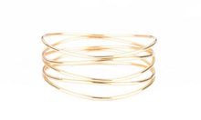 Load image into Gallery viewer, Showstopping Sheen Gold Bracelet
