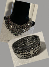 Load image into Gallery viewer, The Tanisha Zi necklace and bracelet
